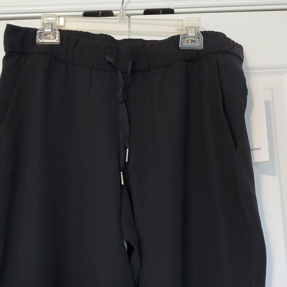 Authentic Lululemon On The Fly 25" Pants